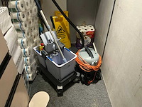 Inhoud schoonmaakhok en opslagruimte - afbeelding 8 van  10