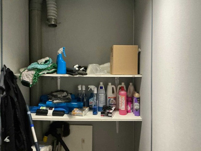 Inhoud schoonmaakhok en opslagruimte - afbeelding 10 van  10
