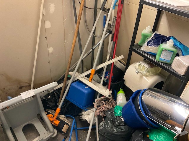 Inhoud schoonmaakmiddelen ruimte - afbeelding 3 van  3