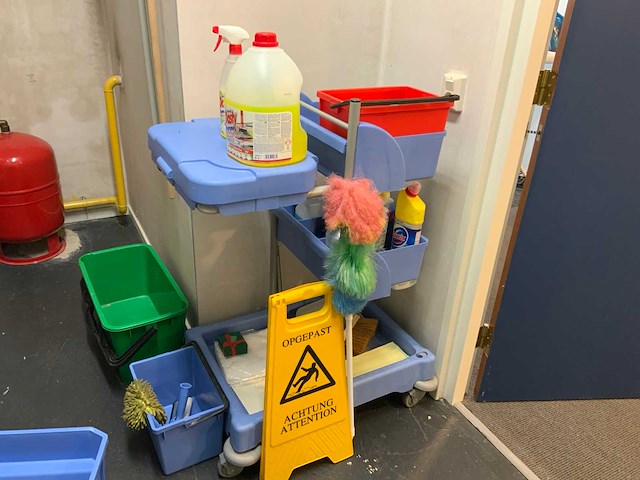 Inhoud schoonmaakruimte - afbeelding 7 van  8