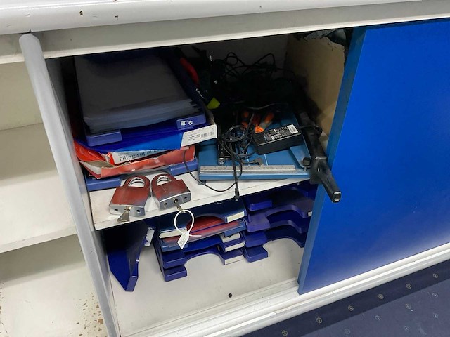 Inhoud schuifkast, 2x kantoorkast met inhoud. - afbeelding 2 van  27