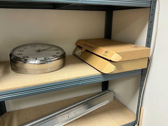 Inhoud serverruimte - afbeelding 2 van  12