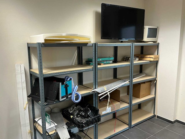 Inhoud serverruimte - afbeelding 6 van  12