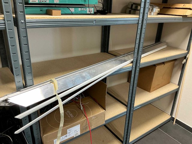 Inhoud serverruimte - afbeelding 11 van  12