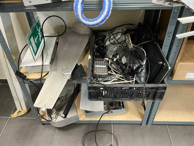 Inhoud serverruimte - afbeelding 3 van  12