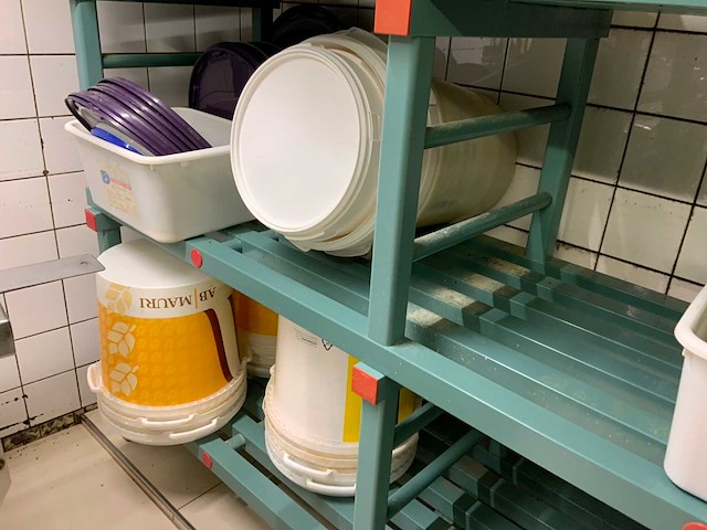 Inhoud stelling - diverse bakkerij toebehoren - afbeelding 2 van  8