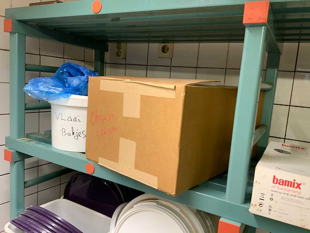 Inhoud stelling - diverse bakkerij toebehoren - afbeelding 3 van  8