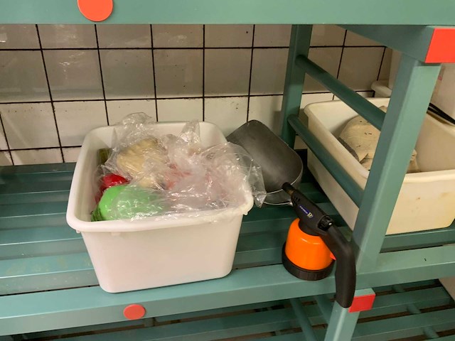 Inhoud stelling - diverse bakkerij toebehoren - afbeelding 5 van  8