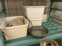 Inhoud stelling - diverse bakkerij toebehoren - afbeelding 7 van  8