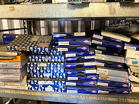 Inhoud stelling o.a. remblokken, distributieriemen, remschoenen, automaterialen - afbeelding 8 van  9