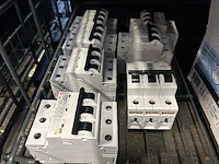 Inhoud stellingvak w.o. installatieautomaten w.o. abb, eti - afbeelding 5 van  6