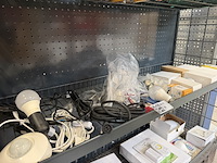 Inhoud stellingvak w.o. lampen en accessoires - afbeelding 1 van  3