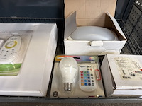 Inhoud stellingvak, w.o. lampen en accessoires - afbeelding 3 van  6