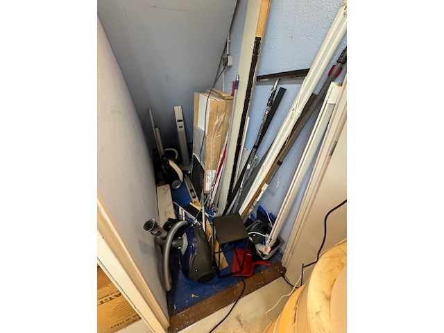 Inhoud trapkast - afbeelding 1 van  3