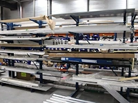 Inhoud twee zijden van dubbelzijdige stelling m216 w.o. kabelgoten en led lijnverlichting, let op. ophalen...