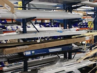Inhoud twee zijden van dubbelzijdige stelling m216 w.o. kabelgoten en led lijnverlichting, let op. ophalen... - afbeelding 3 van  8