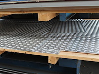 Inhoud van draagarmstelling 355 w.o. traanplaten, 15x aluminium platen 4mm, alu geperforeerd, etc. - afbeelding 3 van  9