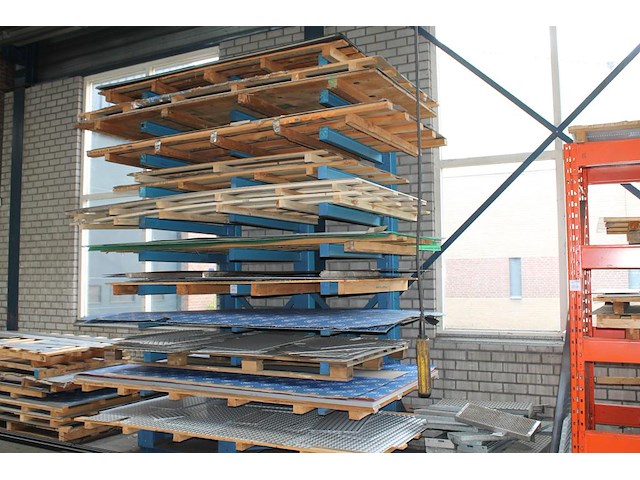 Inhoud van draagarmstelling 355 w.o. traanplaten, 15x aluminium platen 4mm, alu geperforeerd, etc. - afbeelding 9 van  9