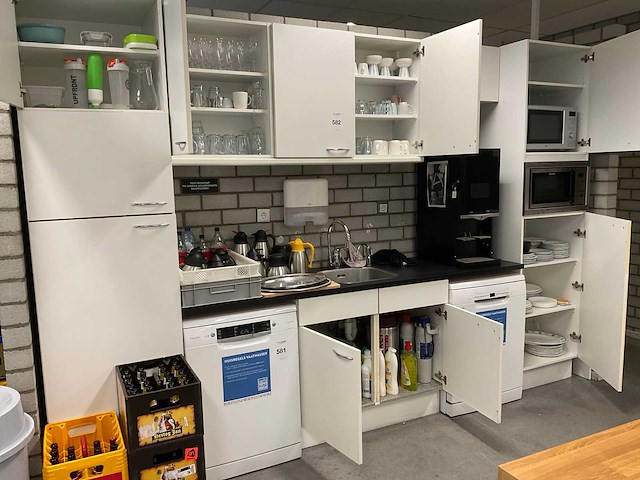Inhoud van keuken - afbeelding 1 van  10
