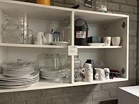 Inhoud van keukenkastjes en vaatwassers w.o. kopjes, schotels, bestek enz. - afbeelding 1 van  3