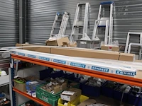 Inhoud van twee magazijnstelling m047 w.o. bevestigingsmaterialen, kabel, buitenlampen, wandcontactdozen, c... - afbeelding 2 van  9