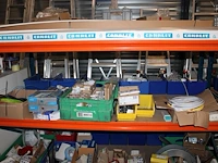 Inhoud van twee magazijnstelling m047 w.o. bevestigingsmaterialen, kabel, buitenlampen, wandcontactdozen, c... - afbeelding 3 van  9