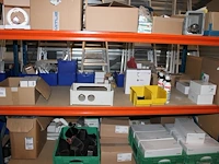 Inhoud van twee magazijnstelling m047 w.o. bevestigingsmaterialen, kabel, buitenlampen, wandcontactdozen, c... - afbeelding 5 van  9