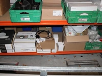 Inhoud van twee magazijnstelling m047 w.o. bevestigingsmaterialen, kabel, buitenlampen, wandcontactdozen, c... - afbeelding 9 van  9