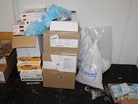 Inhoud van vrieskast w.o. broodproducten, gebak, taart, bitterballen, ijs , aardappelkrullen. voornamelijk ... - afbeelding 4 van  4