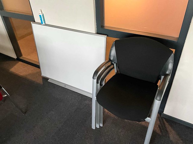 Inhoud vergaderruimte - afbeelding 3 van  6