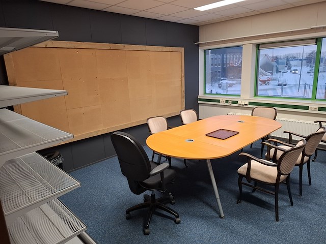 Inhoud vergaderruimte - afbeelding 7 van  7