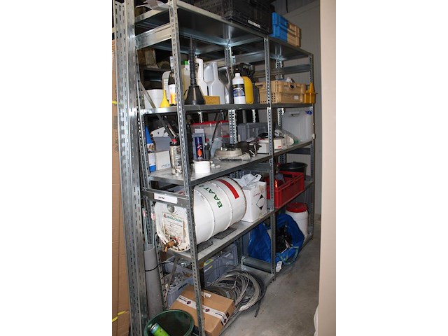 Inhoud vierdelige stelling w.o. bevestigingsmaterialen, werk handschoenen, blikken, isolatiepluggen en glas... - afbeelding 2 van  9