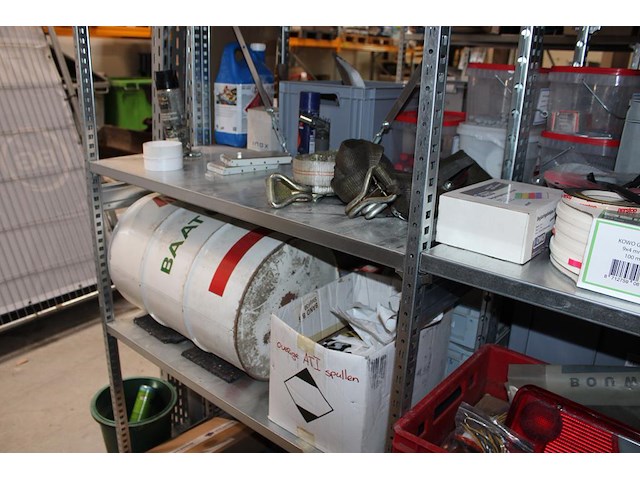 Inhoud vierdelige stelling w.o. bevestigingsmaterialen, werk handschoenen, blikken, isolatiepluggen en glas... - afbeelding 8 van  9