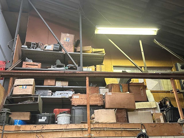 Inhoud vliering - afbeelding 1 van  15