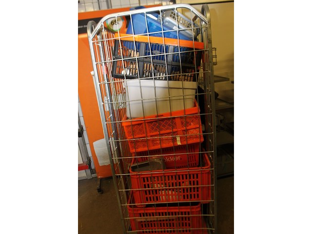 Inhoud volle rolcontainer incl de klapkratjes excl container en orange krat - afbeelding 4 van  9