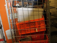 Inhoud volle rolcontainer incl de klapkratjes excl container en orange krat - afbeelding 4 van  9