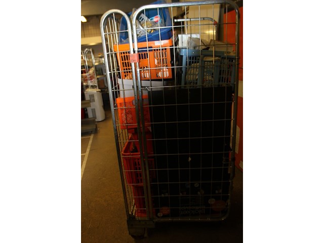 Inhoud volle rolcontainer incl de klapkratjes excl container en orange krat - afbeelding 9 van  9