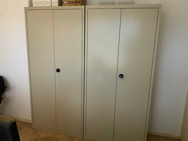 Inhoud volledige kantoorruimte - afbeelding 1 van  7