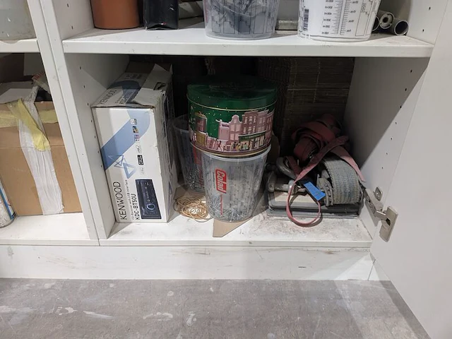 Inhoud werkbank en voorraadkast - afbeelding 9 van  34
