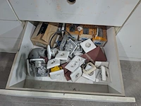 Inhoud werkbank en voorraadkast - afbeelding 22 van  34