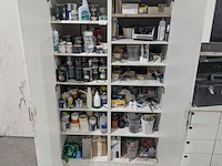 Inhoud werkbank en voorraadkast - afbeelding 12 van  34