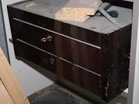 Inhoud werkkast waaronder ladekastje, stofzuigerzakken, schroeven, deuvels en houtreparatie. - afbeelding 3 van  5