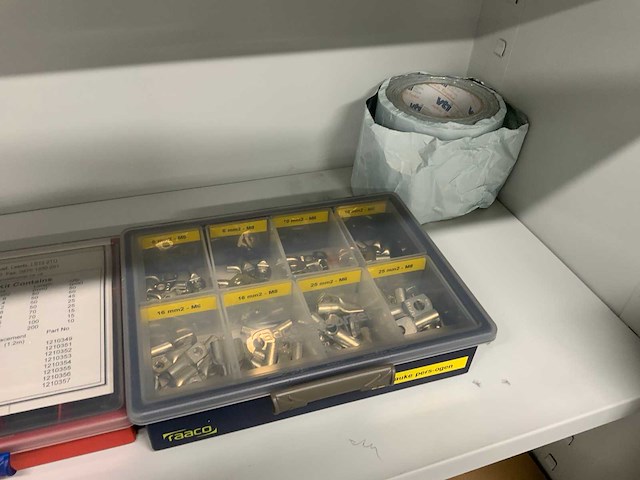 Inhoud werkplaatskast met boren, installatiematerialen, tapes, etc. (2x) - afbeelding 3 van  21