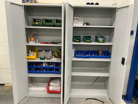 Inhoud werkplaatskast met boren, installatiematerialen, tapes, etc. (2x) - afbeelding 1 van  21