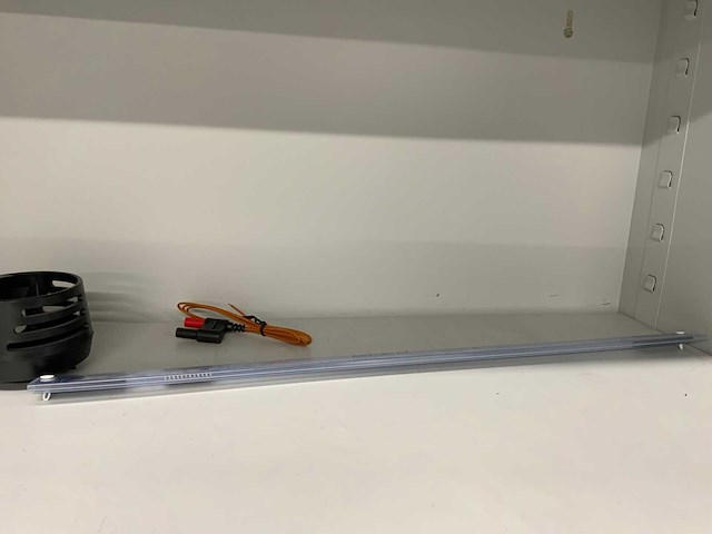 Inhoud werkplaatskast met boren, installatiematerialen, tapes, etc. (2x) - afbeelding 14 van  21