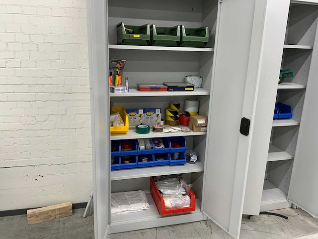 Inhoud werkplaatskast met boren, installatiematerialen, tapes, etc. (2x) - afbeelding 12 van  21