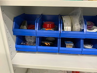 Inhoud werkplaatskast met boren, installatiematerialen, tapes, etc. (2x) - afbeelding 18 van  21