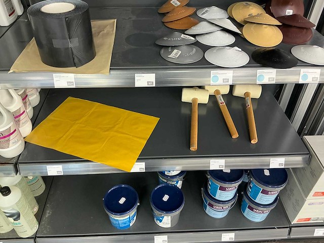 Inhoudstelling reinigings en montage accessoires - afbeelding 6 van  8