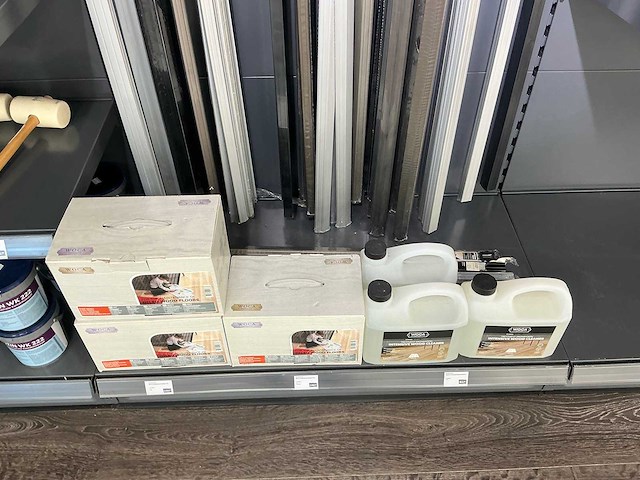 Inhoudstelling reinigings en montage accessoires - afbeelding 7 van  8