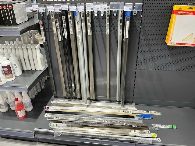 Inhoudstelling reinigings en montage accessoires - afbeelding 5 van  7